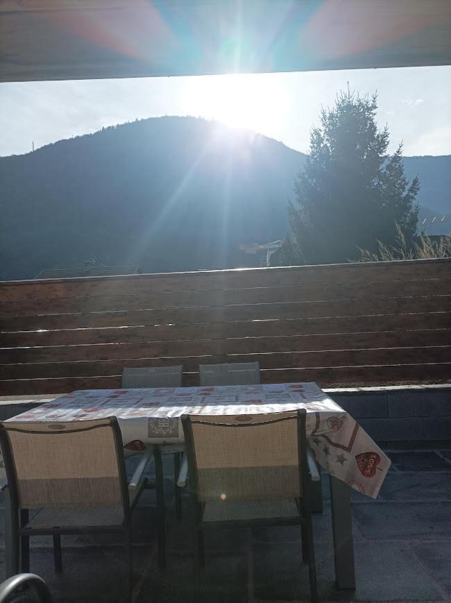 Joli Appart Terrasse Et Jardinet Albertville Luaran gambar
