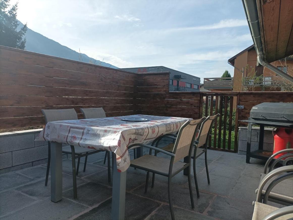 Joli Appart Terrasse Et Jardinet Albertville Luaran gambar
