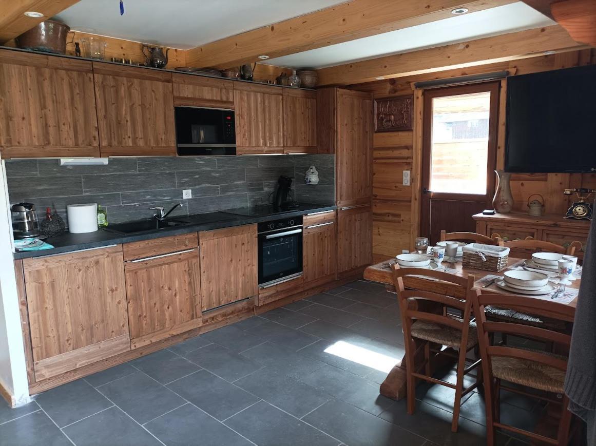Joli Appart Terrasse Et Jardinet Albertville Luaran gambar